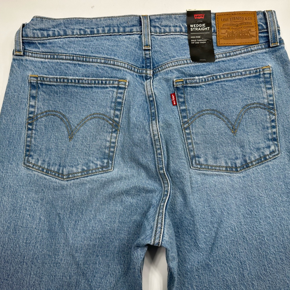 Levi's Wedgie Straight High Rise Jeans - 31 - Picture 4 of 11